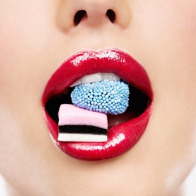 Why You Should Floss When Eating Sugar