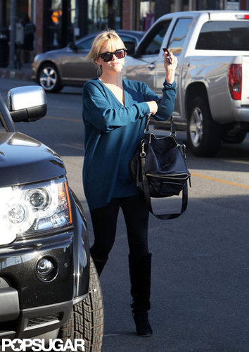 Reese Witherspoon carried a black bag in LA.
Reese Witherspoon carried a black bag in LA.