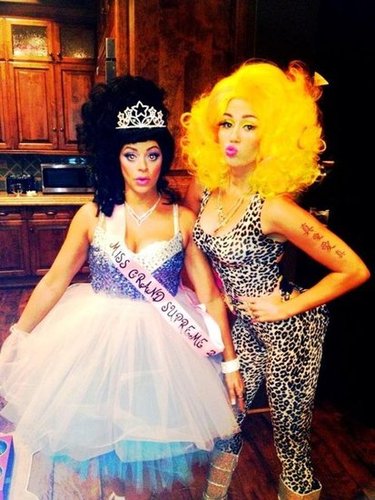 Miley Cyrus slipped into a wig and catsuit to dress up as Nicki Minaj.
Source: Twitter user MileyCyrus
Miley Cyrus slipped into a wig and catsuit to dress up as Nicki Minaj.
Source: Twitter user MileyCyrus