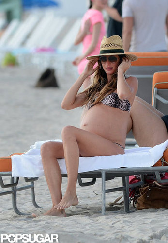 Pregnant Gisele Sports a Bikini and Enjoys Miami With Tom Brady! Pregnant Gisele Sports a Bikini and Enjoys Miami With Tom Brady!
