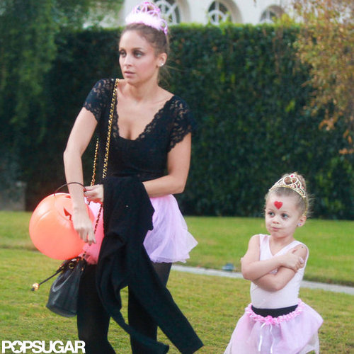 Nicole Richie went trick-or-treating with Harlow Madden.
Nicole Richie went trick-or-treating with Harlow Madden.