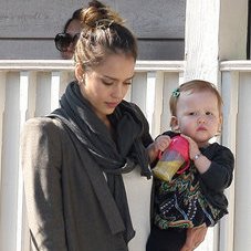 Work Jessica Alba's Cropped Green Jeans Into Your Fall Rotation Work Jessica Alba's Cropped Green Jeans Into Your Fall Rotation