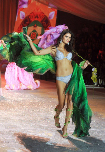Revisit the 2012 Victoria's Secret Fashion Show! Revisit the 2012 Victoria's Secret Fashion Show!