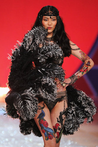 Liu Wen wore feathers on the runway.
Liu Wen wore feathers on the runway.