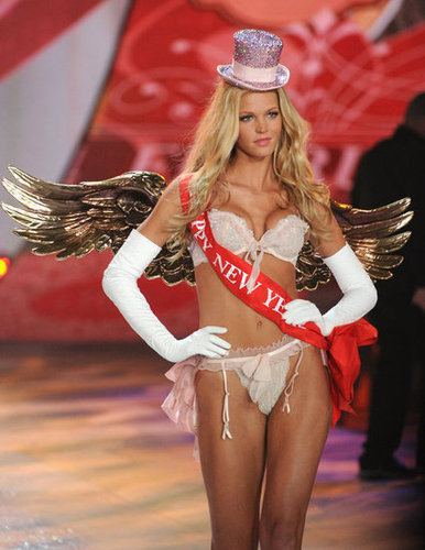 Revisit the 2012 Victoria's Secret Fashion Show! Revisit the 2012 Victoria's Secret Fashion Show!
