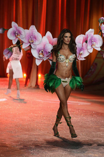 Revisit the 2012 Victoria's Secret Fashion Show! Revisit the 2012 Victoria's Secret Fashion Show!