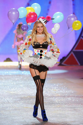Toni Garrn walked on the runway.
Toni Garrn walked on the runway.