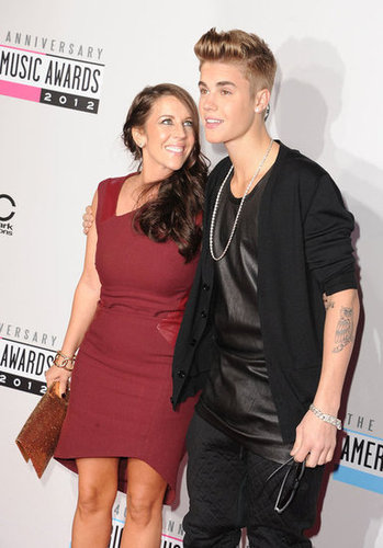 Justin Bieber and his mom hit the red carpet.
Justin Bieber and his mom hit the red carpet.