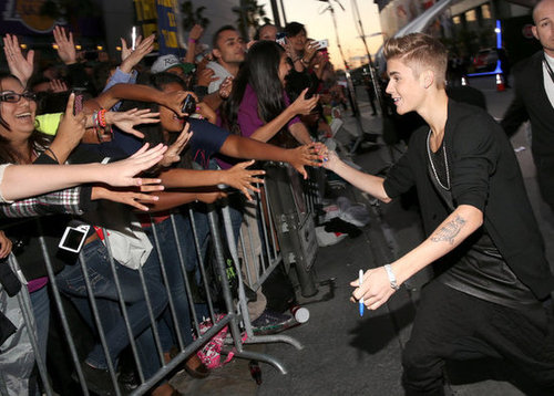 Justin Bieber gave fans high fives as he arrived at the American Music Awards.
Justin Bieber gave fans high fives as he arrived at the American Music Awards.