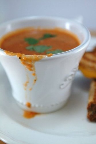 Skinny Creamy Tomato Basil Soup