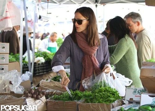 Jennifer Garner stepped out at a farmers market in LA.
Jennifer Garner stepped out at a farmers market in LA.