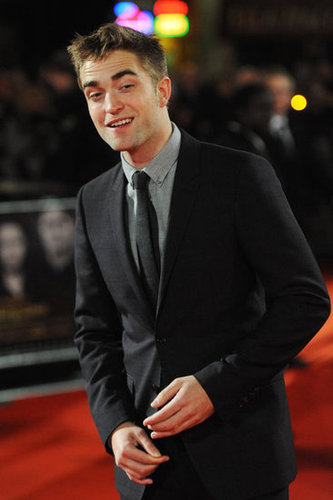 Kristen Shows Skin at Twilight's UK Premiere With Rob Kristen Shows Skin at Twilight's UK Premiere With Rob