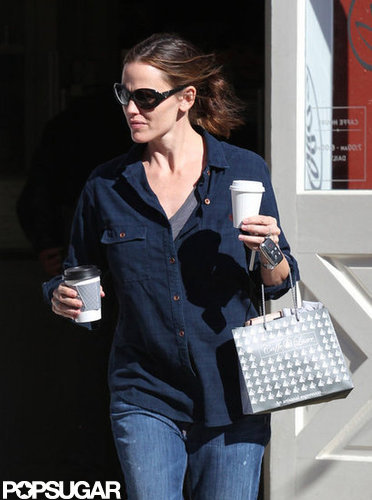 Jenifer Garner stepped out in a blue shirt in LA.
Jenifer Garner stepped out in a blue shirt in LA.