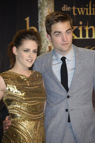 Kristen Gets Glam in Gold Alongside Taylor and Rob Kristen Gets Glam in Gold Alongside Taylor and Rob