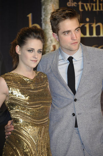 Kristen Gets Glam in Gold Alongside Taylor and Rob Kristen Gets Glam in Gold Alongside Taylor and Rob