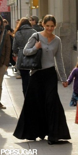 Katie Holmes Gives Suri Cruise a Kiss on the Subway Katie Holmes Gives Suri Cruise a Kiss on the Subway