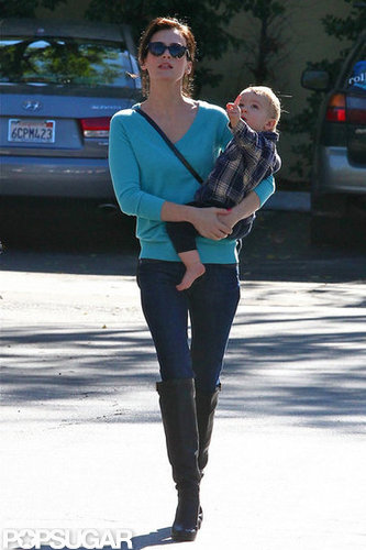 January Jones Steps Out With Xander and New Brunette Locks January Jones Steps Out With Xander and New Brunette Locks