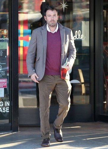 Ben Affleck make a coffee stop at Starbucks.
Ben Affleck make a coffee stop at Starbucks.