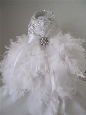 Does your pup think she's a princess? Then this Christmas Couture Snowflake Dress ($315) will make her look the part.
Does your pup think she's a princess? Then this Christmas Couture Snowflake Dress ($315) will make her look the part.