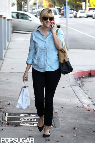 Reese Witherspoon chatted on the phone.
Reese Witherspoon chatted on the phone.