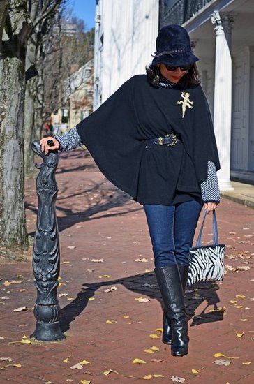 Poncho Street Style Outfit