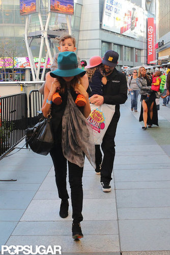Nicole Richie and Joel Madden had Harlow and Sparrow with them for the Yo Gabba Gabba show in LA.
Nicole Richie and Joel Madden had Harlow and Sparrow with them for the Yo Gabba Gabba show in LA.