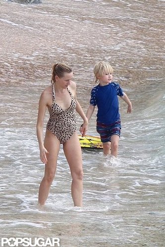 Naomi Splashes Around in a Bikini With Shirtless Liev Schreiber & Sons Naomi Splashes Around in a Bikini With Shirtless Liev Schreiber & Sons