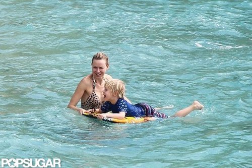 Naomi Splashes Around in a Bikini With Shirtless Liev Schreiber & Sons Naomi Splashes Around in a Bikini With Shirtless Liev Schreiber & Sons