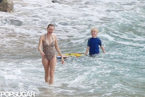 Naomi Splashes Around in a Bikini With Shirtless Liev Schreiber & Sons Naomi Splashes Around in a Bikini With Shirtless Liev Schreiber & Sons