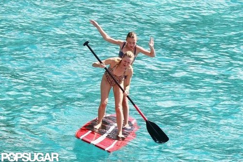 Naomi Splashes Around in a Bikini With Shirtless Liev Schreiber & Sons Naomi Splashes Around in a Bikini With Shirtless Liev Schreiber & Sons