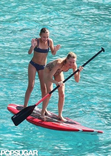 Naomi Splashes Around in a Bikini With Shirtless Liev Schreiber & Sons Naomi Splashes Around in a Bikini With Shirtless Liev Schreiber & Sons