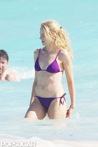 Naomi Splashes Around in a Bikini With Shirtless Liev Schreiber & Sons Naomi Splashes Around in a Bikini With Shirtless Liev Schreiber & Sons