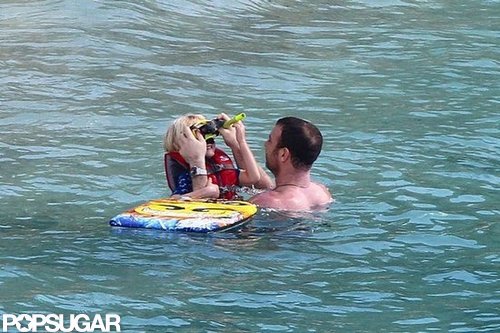 Naomi Splashes Around in a Bikini With Shirtless Liev Schreiber & Sons Naomi Splashes Around in a Bikini With Shirtless Liev Schreiber & Sons