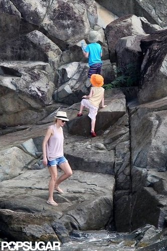 Naomi Splashes Around in a Bikini With Shirtless Liev Schreiber & Sons Naomi Splashes Around in a Bikini With Shirtless Liev Schreiber & Sons