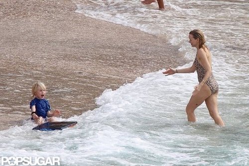 Naomi Splashes Around in a Bikini With Shirtless Liev Schreiber & Sons Naomi Splashes Around in a Bikini With Shirtless Liev Schreiber & Sons