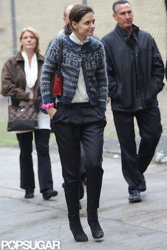 Katie Holmes carried a purse over her shoulder.
Katie Holmes carried a purse over her shoulder.