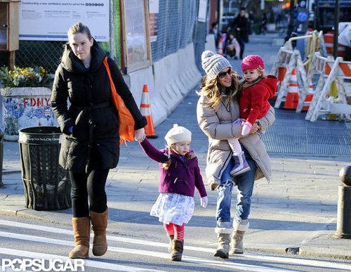 Sarah Jessica Parker walked with the twins and their nanny.
Sarah Jessica Parker walked with the twins and their nanny.