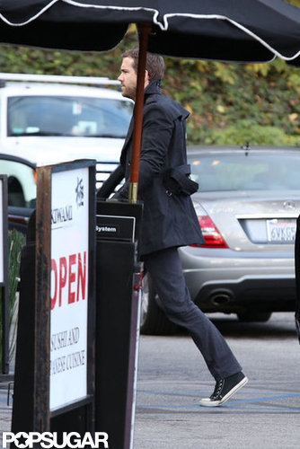 Ryan Reynolds Makes a Sexy Sushi Run in LA Ryan Reynolds Makes a Sexy Sushi Run in LA