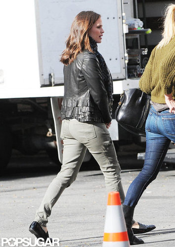 Jennifer Garner swung by a studio in LA.
Jennifer Garner swung by a studio in LA.