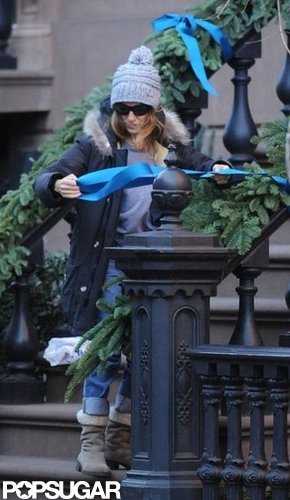 Sarah Jessica Parker put up ribbons outside her home in NYC.
Sarah Jessica Parker put up ribbons outside her home in NYC.