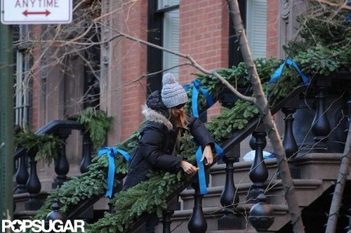 Sarah Jessica Parker decorated her home with a stylish blue ribbon.
Sarah Jessica Parker decorated her home with a stylish blue ribbon.