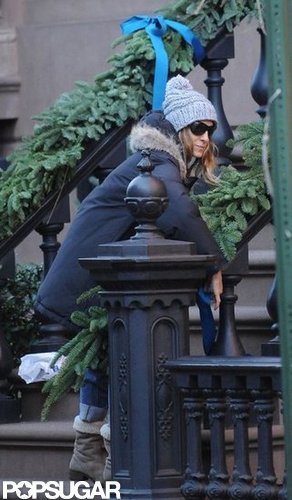 Sarah Jessica Parker did some holiday decorating just before Christmas.
Sarah Jessica Parker did some holiday decorating just before Christmas.
