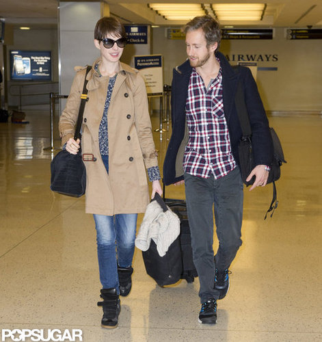 Anne Hathaway and Adam Shulman caught a flight together.
Anne Hathaway and Adam Shulman caught a flight together.