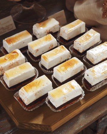 The wedding featured s'mores bars from a bakery in South Carolina.
Source: Guy Aroch/Martha Stewart Weddings
The wedding featured s'mores bars from a bakery in South Carolina.
Source: Guy Aroch/Martha Stewart Weddings