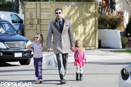Ben Affleck and His Girls Make a Williams-Sonoma Stop Ben Affleck and His Girls Make a Williams-Sonoma Stop