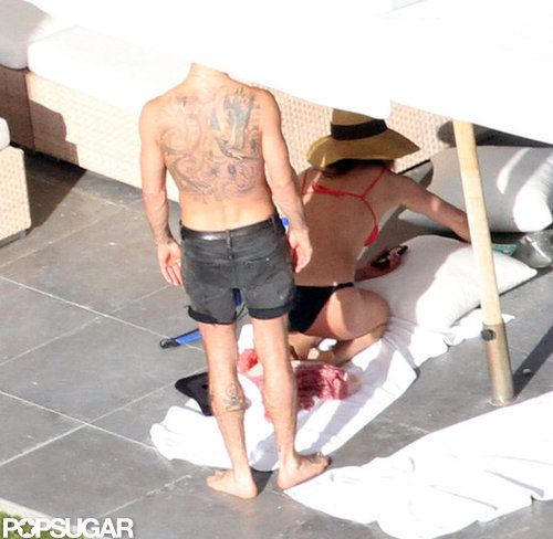 Bikini-Clad Jennifer Aniston Sunbathes in Cabo With Shirtless Justin on Christmas Eve! Bikini-Clad Jennifer Aniston Sunbathes in Cabo With Shirtless Justin on Christmas Eve!