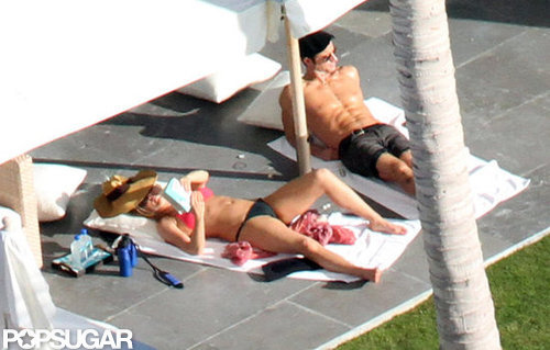 Bikini-Clad Jennifer Aniston Sunbathes in Cabo With Shirtless Justin on Christmas Eve! Bikini-Clad Jennifer Aniston Sunbathes in Cabo With Shirtless Justin on Christmas Eve!