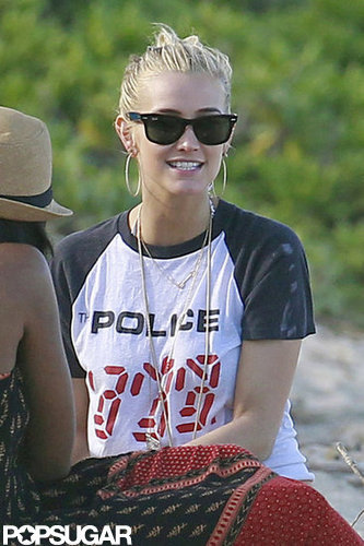 Pregnant Jessica Simpson Wears a Bikini as Ashlee and Bronx Hit the Beach Pregnant Jessica Simpson Wears a Bikini as Ashlee and Bronx Hit the Beach