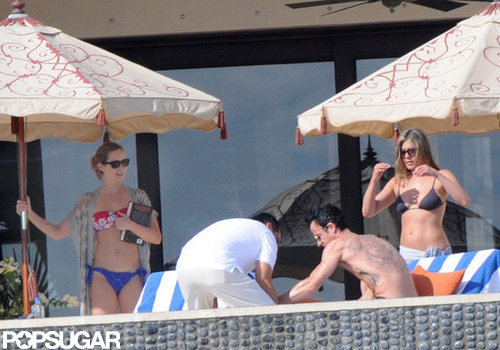 Jennifer Aniston Kisses Justin Poolside During a Bikini-Filled NYE Jennifer Aniston Kisses Justin Poolside During a Bikini-Filled NYE