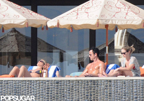 Jennifer Aniston Kisses Justin Poolside During a Bikini-Filled NYE Jennifer Aniston Kisses Justin Poolside During a Bikini-Filled NYE